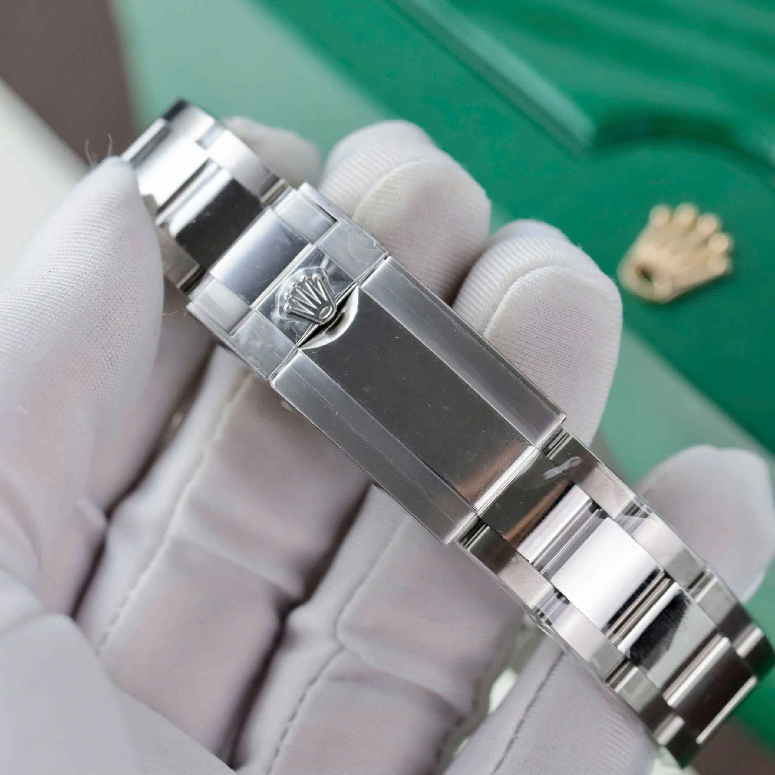 Đồng hồ Rolex GMT-Master II 126729VTNR Replica 11 mặt xanh lá cây viền gốm xưởng VS 40mm (1) Đồng hồ Rolex GMT-Master II 126729VTNR Replica 11 mặt xanh lá cây viền gốm xưởng VS 40mm (1)