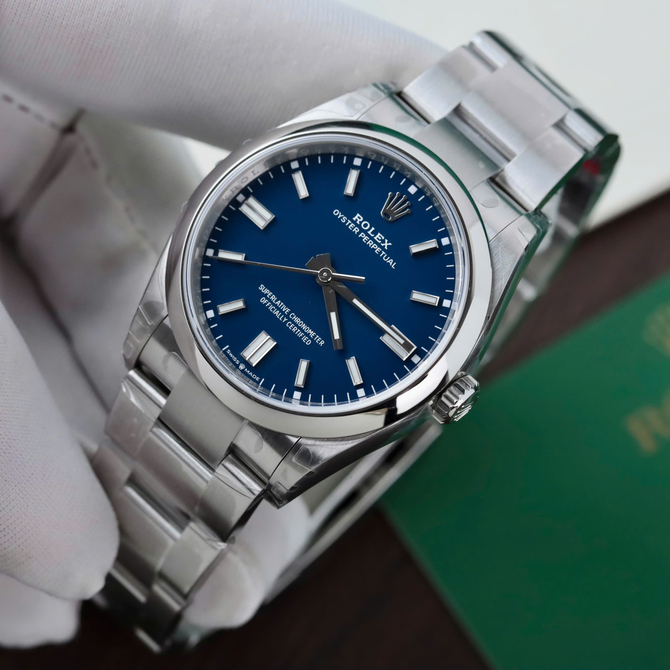 Đồng hồ Rolex Oyster Perpetual 126000 Replica 11 mặt xanh dương dây kim loại xưởng VS 36mm (9) Đồng hồ Rolex Oyster Perpetual 126000 Replica 11 mặt xanh dương dây kim loại xưởng VS 36mm (2)