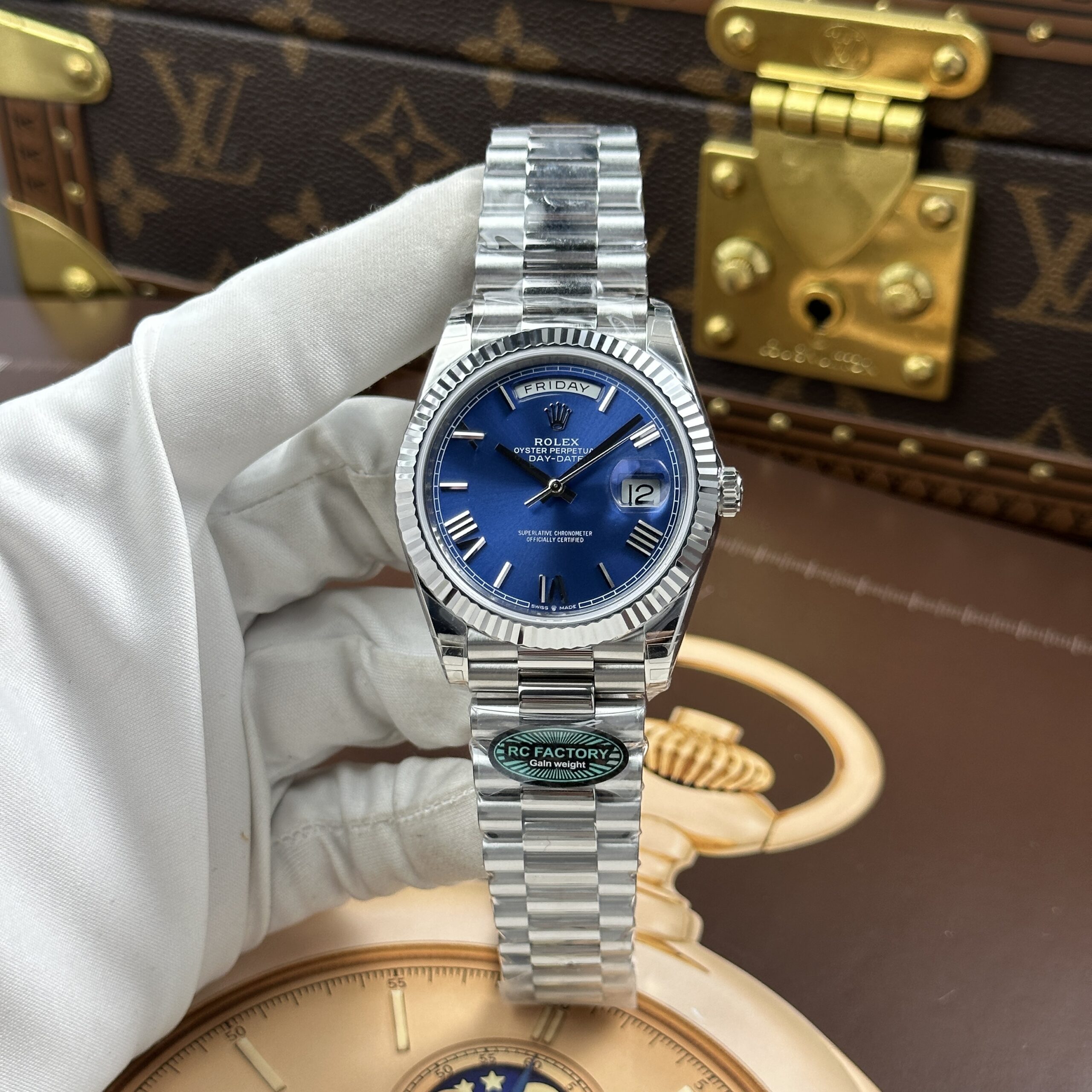 Đồng hồ Rolex nam Replica 11 Day-Date mặt xanh dương nặng 212 gram bộ máy calibre 3255 xưởng RC 40mm (14) Đồng hồ Rolex nam Replica 11 Day-Date mặt xanh dương nặng 212 gram bộ máy calibre 3255 xưởng RC 40mm (2)