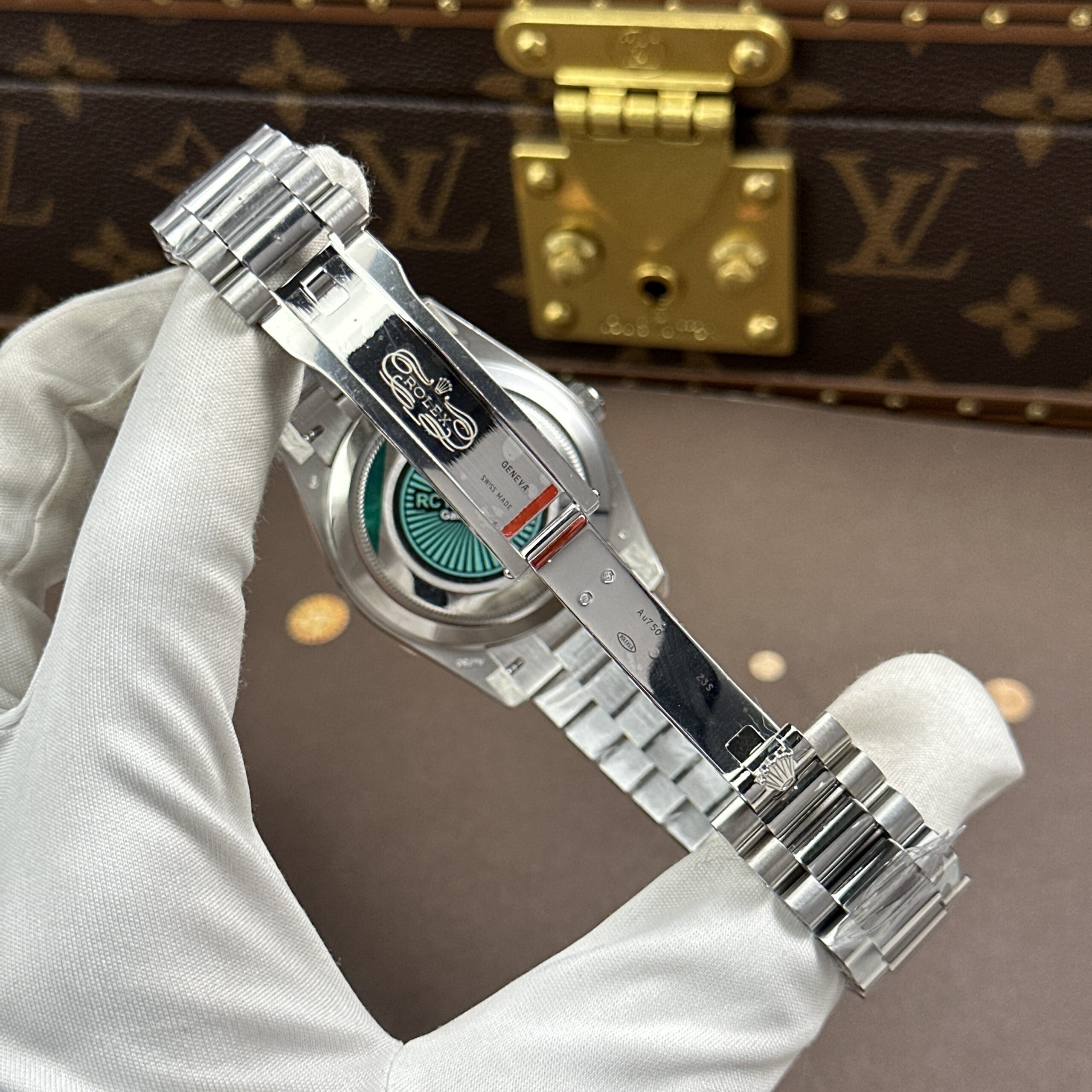 Đồng hồ nam Rolex Day-Date Rep 11 mặt xanh ombre nặng 212 gram bộ máy calibre 3255 xưởng RC 40mm (3) Đồng hồ nam Rolex Day-Date Rep 11 mặt xanh ombre nặng 212 gram bộ máy calibre 3255 xưởng RC 40mm (2)