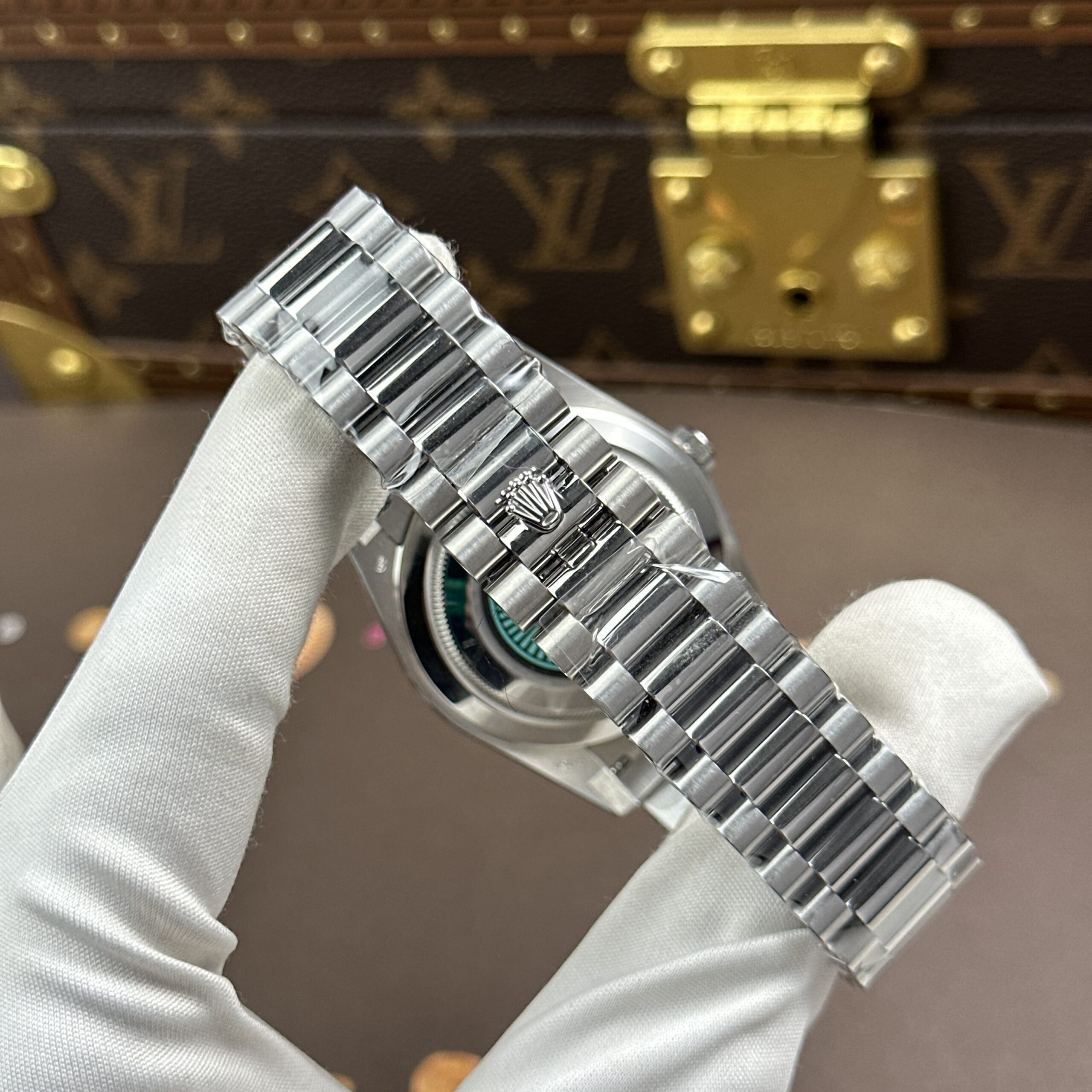 Đồng hồ nam Rolex Day-Date Rep 11 mặt xanh ombre nặng 212 gram bộ máy calibre 3255 xưởng RC 40mm (4) Đồng hồ nam Rolex Day-Date Rep 11 mặt xanh ombre nặng 212 gram bộ máy calibre 3255 xưởng RC 40mm (2)