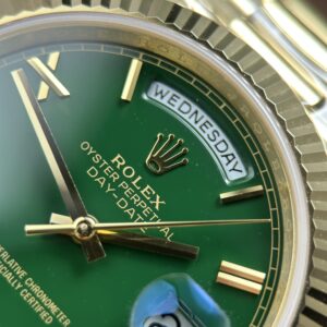 Đồng hồ nam Rolex Day-Date Replica 11 mặt xanh lá cây vỏ mạ vàng nặng 212 gram xưởng RC 40mm (2)