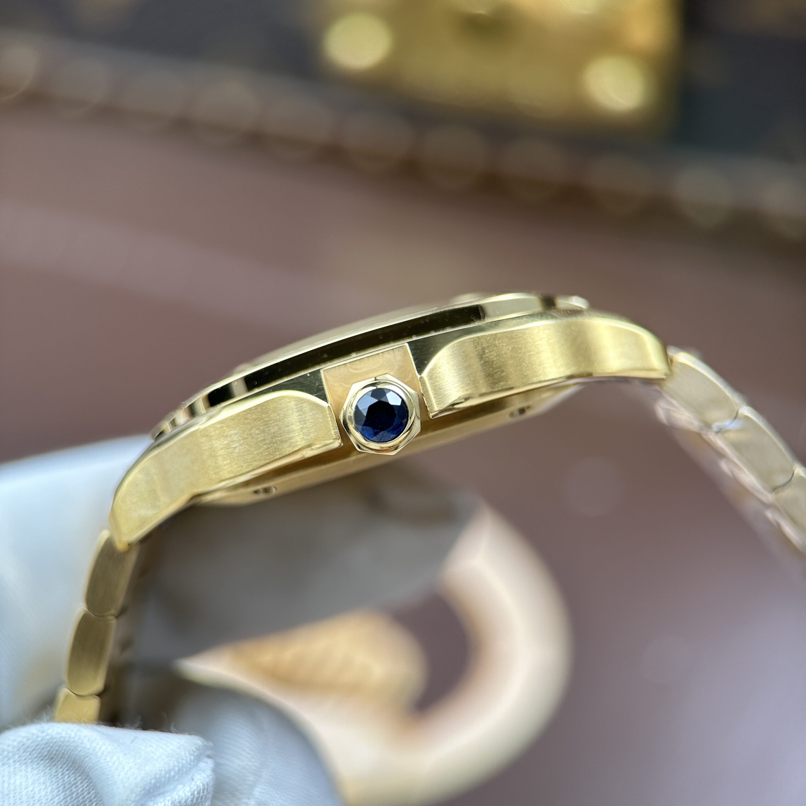 Đồng hồ nữ Cartier Santos Rep 11 mạ vàng mặt trắng nhà máy BV 35mm (6) Đồng hồ nữ Cartier Santos Rep 11 mạ vàng mặt trắng nhà máy BV 35mm (2)