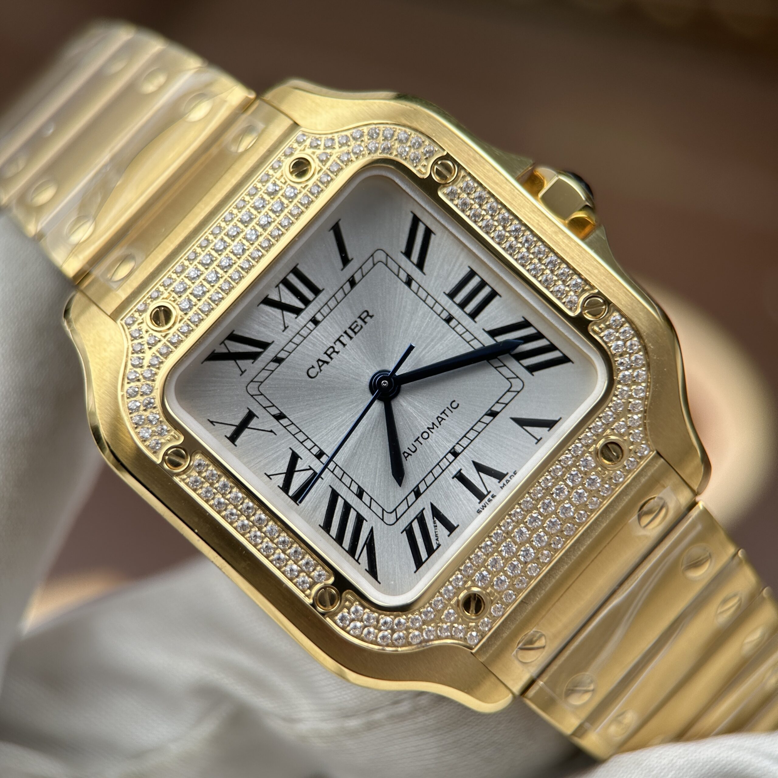 Đồng hồ nữ Cartier Santos Rep 11 mạ vàng mặt trắng nhà máy BV 35mm (9) Đồng hồ nữ Cartier Santos Rep 11 mạ vàng mặt trắng nhà máy BV 35mm (2)