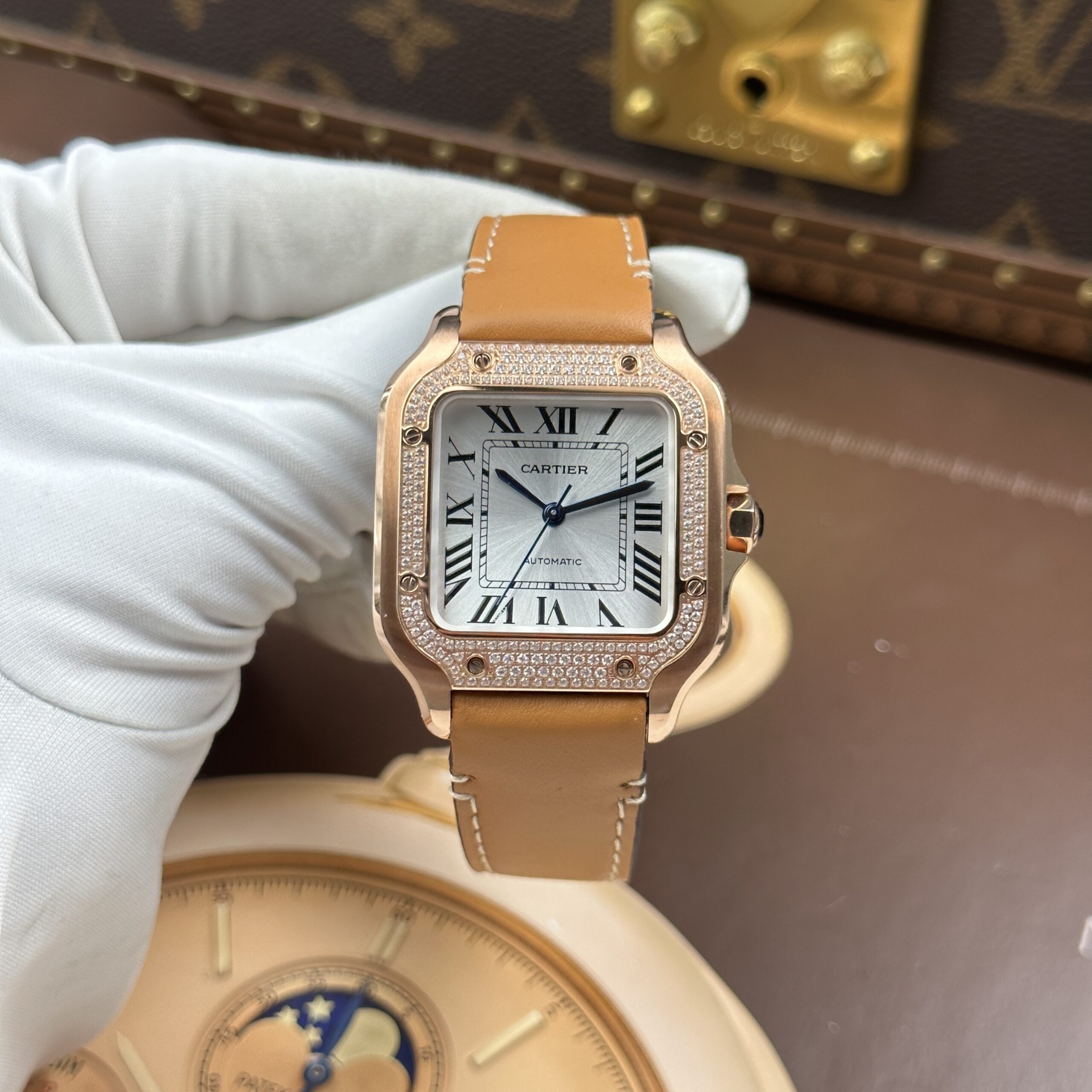 Đồng hồ nữ Cartier Santos chế tác mạ vàng hồng mặt trắng nhà máy BV 35mm (1) Đồng hồ nữ Cartier Santos chế tác mạ vàng hồng mặt trắng nhà máy BV 35mm (12)