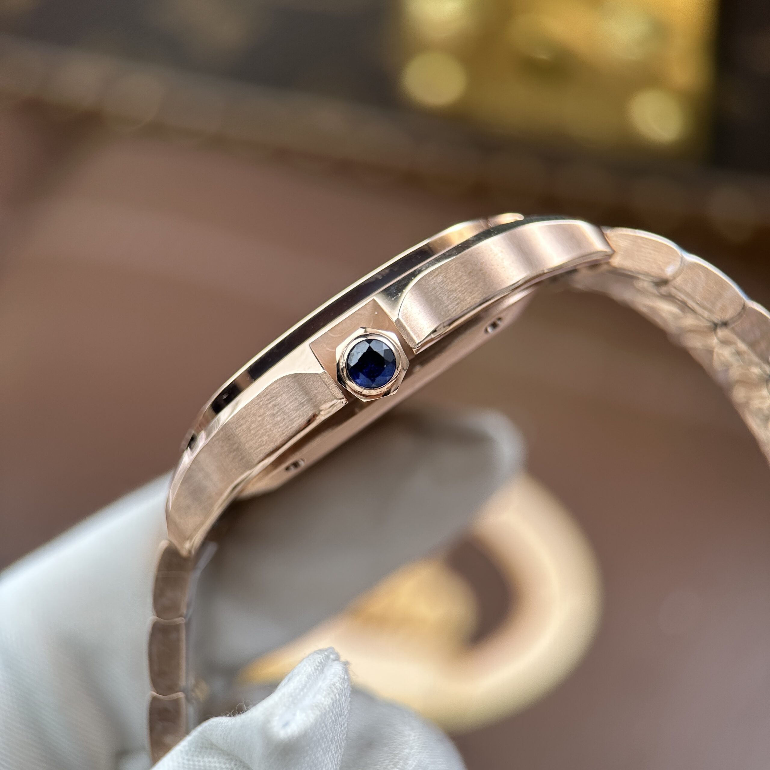 Đồng hồ nữ Cartier Santos chế tác mạ vàng hồng mặt trắng nhà máy BV 35mm (7) Đồng hồ nữ Cartier Santos chế tác mạ vàng hồng mặt trắng nhà máy BV 35mm (4)