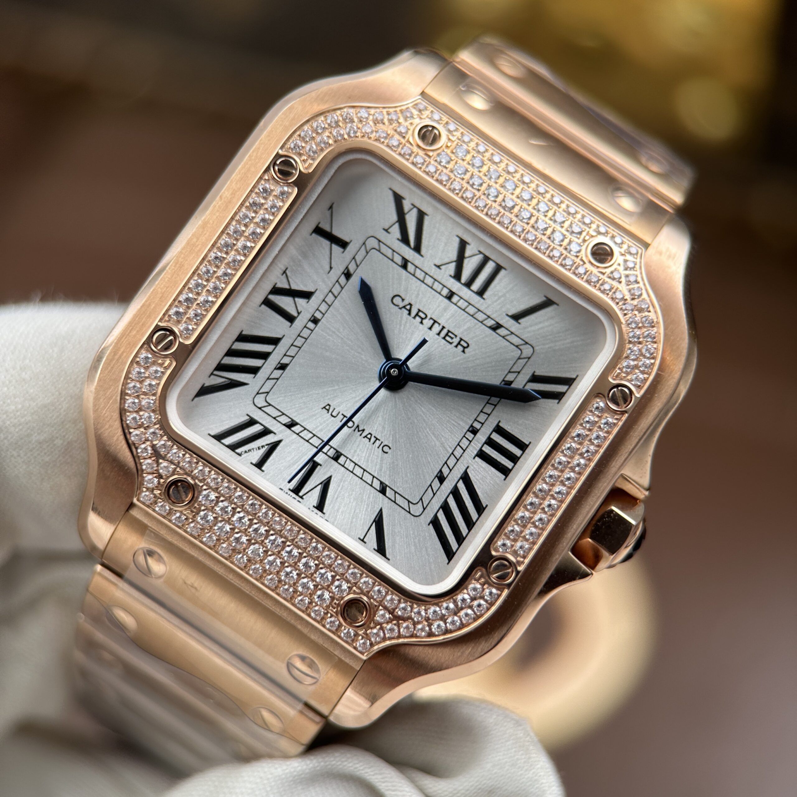 Đồng hồ nữ Cartier Santos chế tác mạ vàng hồng mặt trắng nhà máy BV 35mm (9) Đồng hồ nữ Cartier Santos chế tác mạ vàng hồng mặt trắng nhà máy BV 35mm (4)