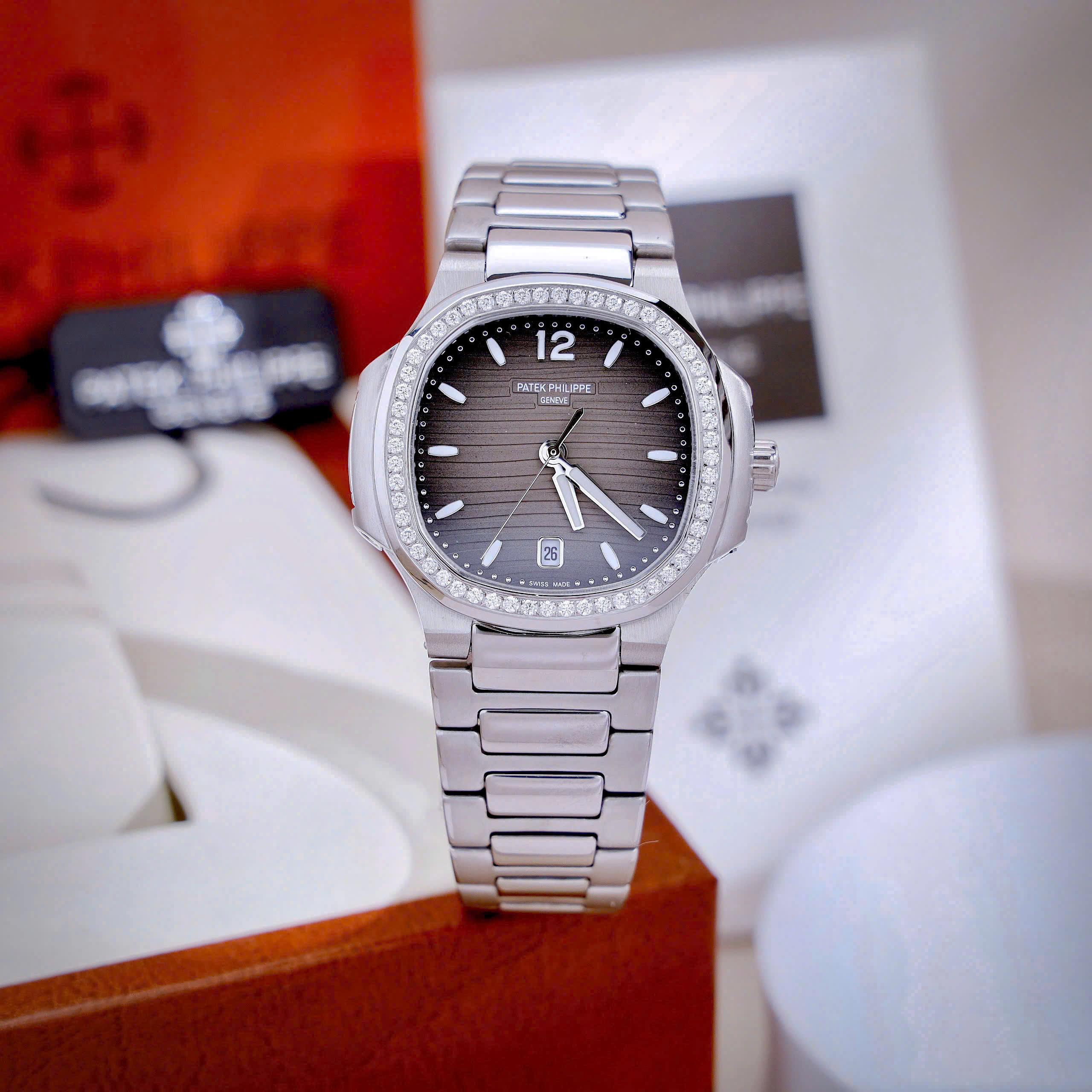 Đồng Hồ Patek Philippe Nautilus 7118 Nữ Mặt Xám Đính Đá Fake Cao Cấp 35mm (1) Đồng Hồ Patek Philippe Nautilus 7118 Nữ Mặt Xám Đính Đá Fake Cao Cấp 35mm