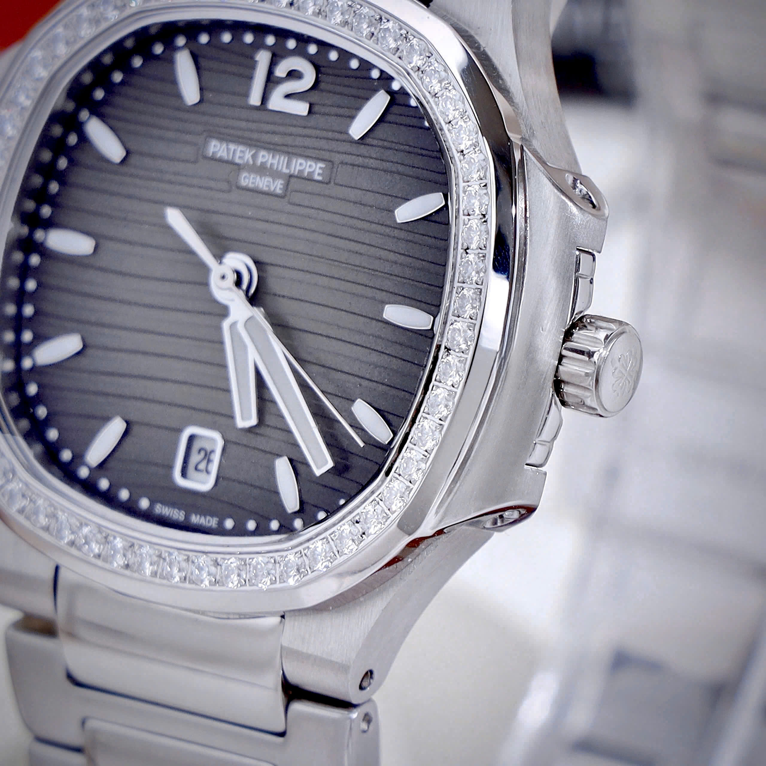 Đồng Hồ Patek Philippe Nautilus 7118 Nữ Mặt Xám Đính Đá Fake Cao Cấp 35mm (6) Đồng Hồ Patek Philippe Nautilus 7118 Nữ Mặt Xám Đính Đá Fake Cao Cấp 35mm